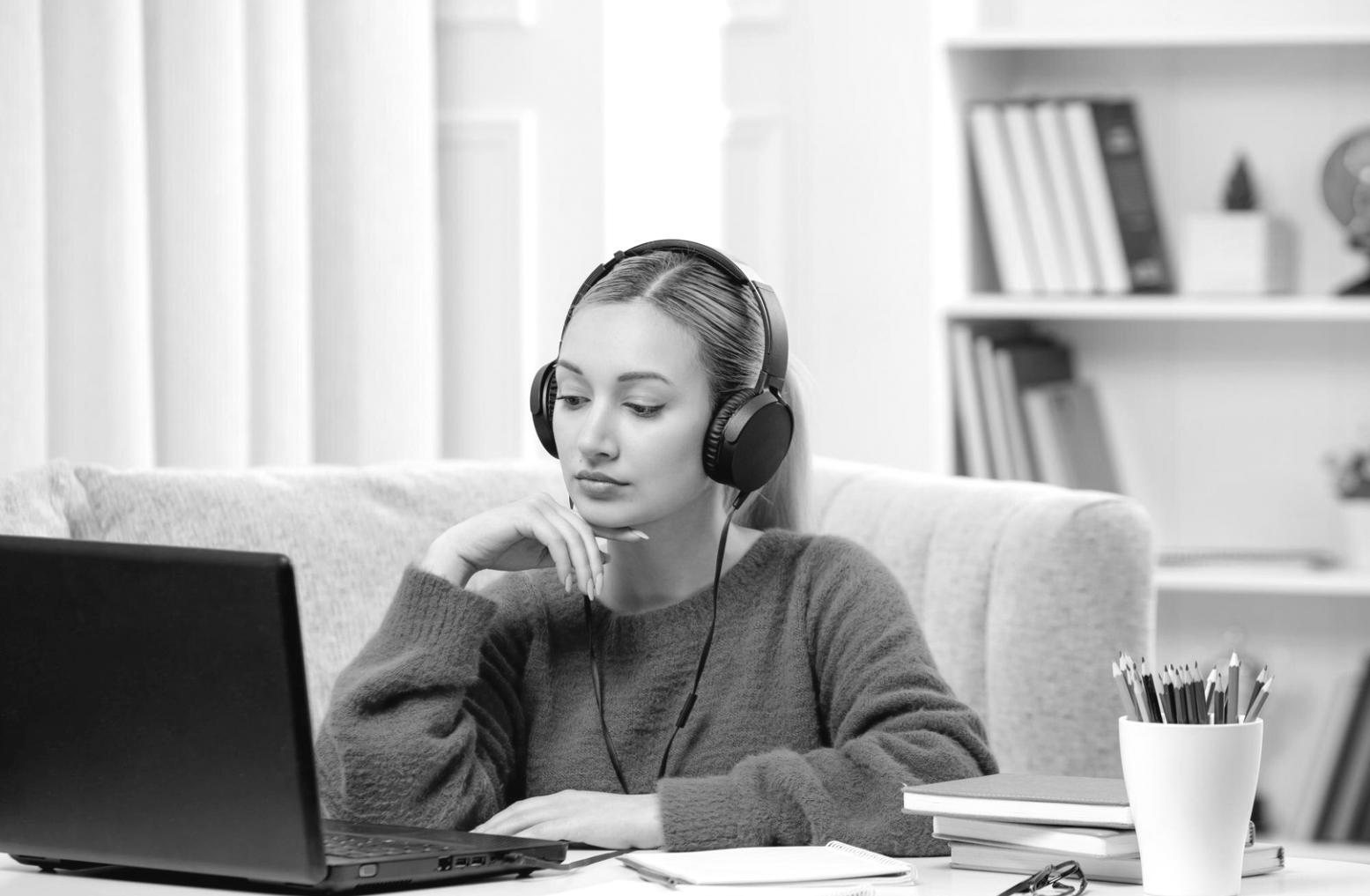 Participant travaillant sur un exercice pratique d'interprétation de données